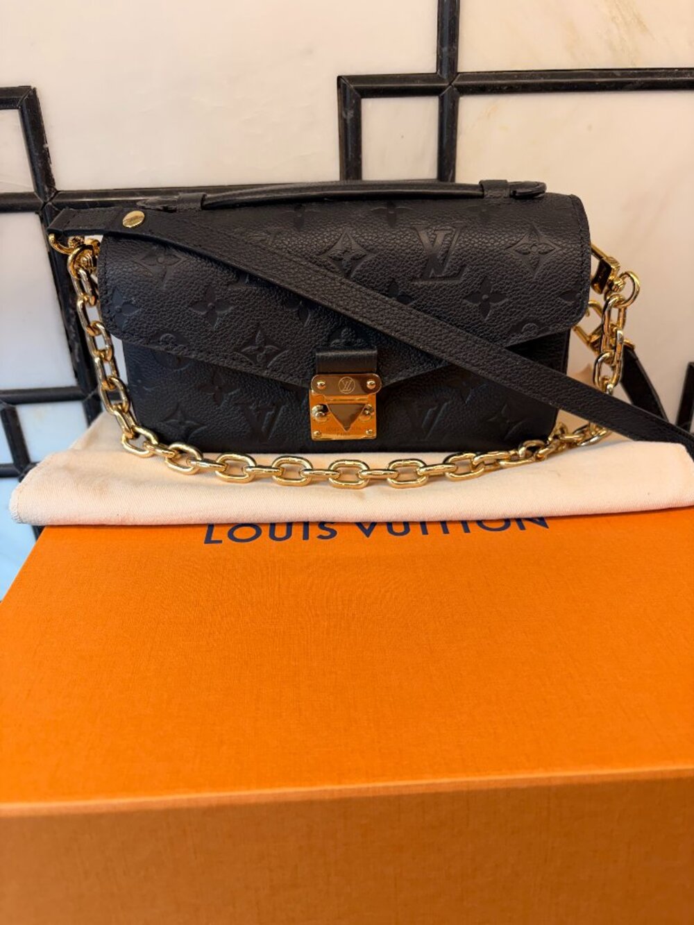 Louis Vuitton Pochette Metis East-West